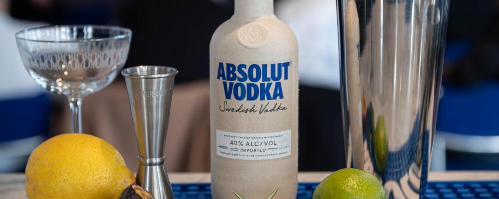 Locket har tagits fram i samarbete med Blue Ocean Closures, en svensk startup inom fiberbaserade förpackningar.  Bild: Absolut