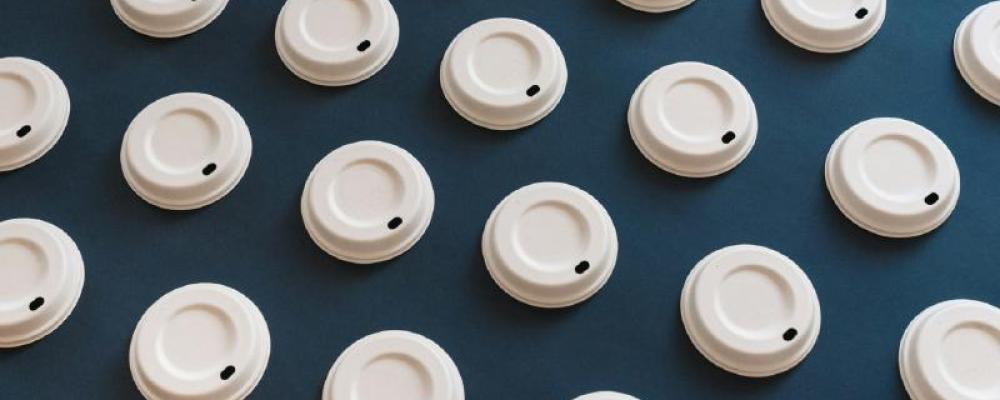 PulPacs patenterade Dry Molded Fiber-teknik möjliggör produktion av fiberbaserade förpackningar som kan ersätta engångsplast. Bild: PulPac