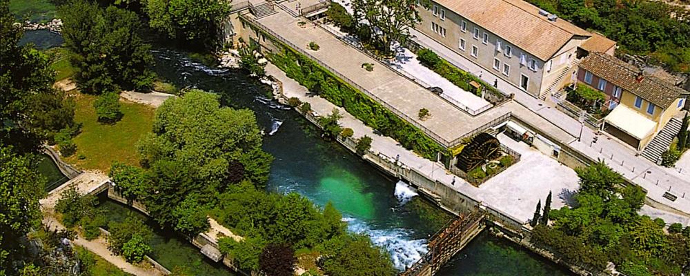 Flera pappersbruk i Frankrike har lagts ned sedan 2024, vilket påverkar både sysselsättning och regional industri. Bilden visar ett bruk i Vallis Clausa, som fortfarande producerar. Foto: Vallis Clausa