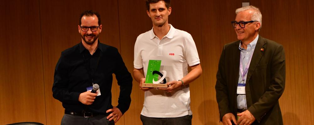 Bild från prisutdelningen. Det internationella forskningsprojektet ExplAIn, där Södra har deltagit under tre års tid, har tilldelats det prestigefyllda ITEA Award of Excellence 2025 i kategorin Innovation.  Foto: ITEA