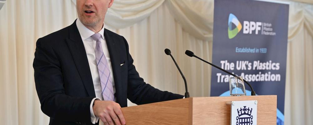 Ed Miliband, parlamentsledamot för Doncaster North och minister för energisäkerhet och nettonollutsläpp i Storbritannien, deltog när över 150 branschledare, parlamentariker och tjänstemän samlades nyligen i det brittiska parlamentet House of Commons för att diskutera framtiden för den brittiska plastindustrin. British Plastics Federation stod värd för sin årliga parlamentariska mottagning. Foto: British Plastics Federation