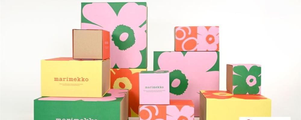 De prisbelönta förpackningarna är tillverkade av certifierade, förnybara material och bär Marimekkos karakteristiska visuella uttryck – från det ikoniska Unikko-mönstret till logobaserade dekorer. Samtidigt har stort fokus lagts på att minska resursförbrukningen genom ett flexibelt och modulärt system. Foto: Stora Enso