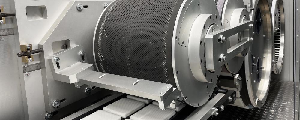 Yangis teknik bygger på en diskret produktionslogik där varje formad fiberkudde hanteras som en individuell enhet. Bild: Yangi