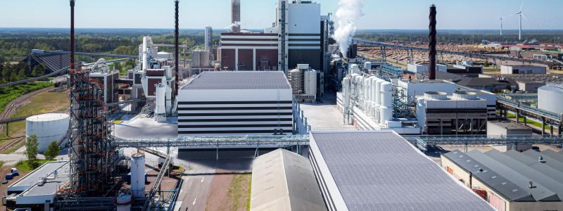Södra Skogsägarna har publicerat en 3D-renderad skiss på hur den nya ligninfabriken kan komma att se ut på Södras kombinat i Mönsterås. Sedan lanseringen i juni 2024 har Södra Cell Mönsterås handlat upp merparten av maskinutrustningen och påbörjat markundersökning vid det planerade byggområdet.
Foto: Södra