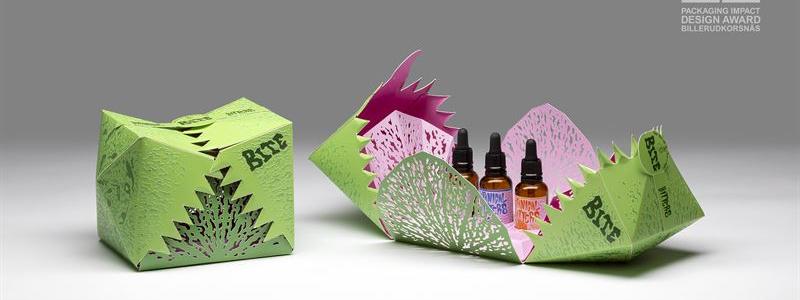 Designprojektet “Bite Botanical Bitters” – ett förpackningskoncept för en samling smaksättningar för drinkmixers – vann PIDA Gold Award vid PIDA Sweden 2022. Det vinnande laget kom från Brobygrafiska och bestod av Herman Rydholm, Sofi Hansson och Julia Abrahamsson. Foto: BillerudKorsnäs