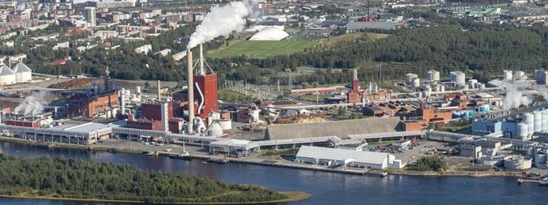 Stora Ensos anläggning i Uleåborg. Utsläppen av näringsämnen och termisk belastning till Uleåborg-flodens estuarium kommer enligt företaget att inte öka. Foto: Stora Enso