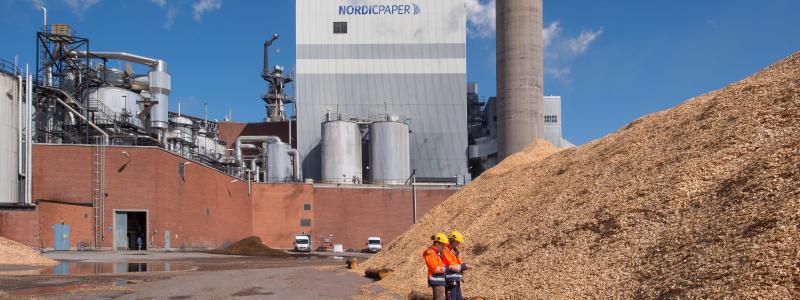 I slutet av 2023 beslutade skandinaviska papper- och massatillverkaren Nordic Paper, ledande inom specialpapper, om nyinvesteringar i sin anläggning i värmländska Bäckhammar. AFRY tilldelades uppdraget som ingenjörspartner och ska bidra med projektering av ny vedhantering och nytt elektrofilter med tjänster inom process, mekanik, rör, el, instrument och automation.
Foto: AFRY