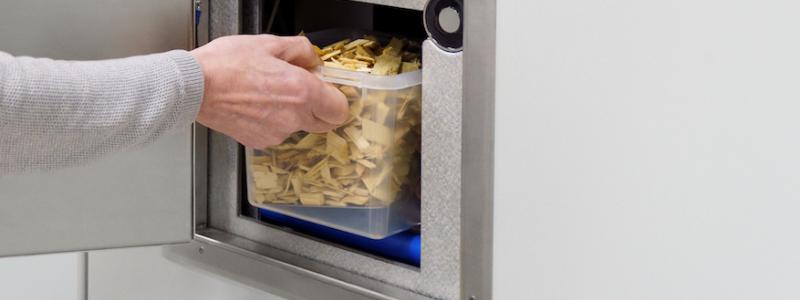 Analysutrustningen mäter fukthalten i råvaran, som är en viktig parameter vid prissättning av råvaran. Foto: Mantex