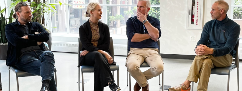Henrik Otendal, Malin Helsing, Pelle Berglund och Nick Ellis under besöket på Amazon Web Services startup loft.