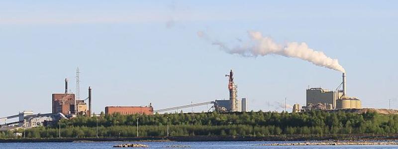 Stora Ensos Veitsiluoto-fabriker i Finland. Foto: Wikipedia Commom, kredit: Lijonama80