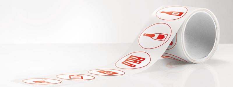Releaseliner är ett underlagsmaterial på etiketter och klistermärken som skyddar limmet tills det ska användas. Foto: Copyright© Ahlstrom
