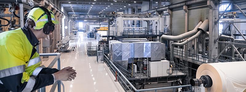 Finländska forskningsinstitutet PTT räknar med att landets skogsbolag kan behöva stänga fler fabriker på grund av minskad produktion och ökande kostnader. Foto: UPM
