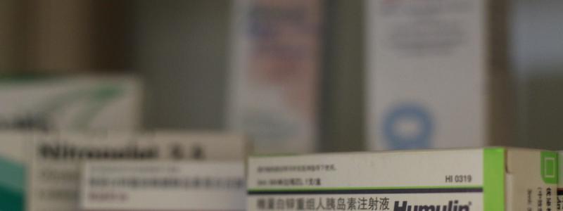 RFID är en av de snabbast växande teknikerna på marknaden för läkemedels- och kosmetikaförpackningar mot förfalskning. Tillväxten tillskrivs funktioner som spårbarhet på artikelnivå, verifiering i realtid och högkvalitativa data i komplexa leveranskedjor. Jämfört med streckkoder eller QR-koder kan RFID-taggar skannas utan att det krävs siktlinje och i bulk.