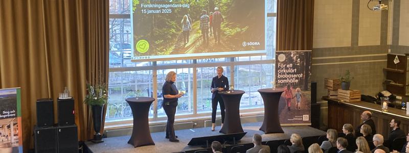 Lotta Lyrå, t.v., vd på Södra, och t.h. Viveka Beckeman, vd på Skogsindustrierna. Foto: Simon Matthis