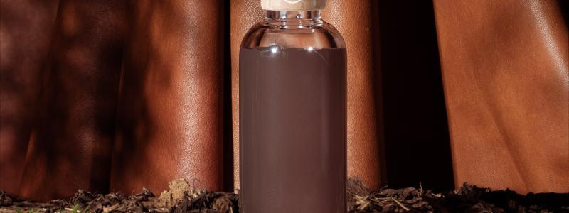 Bild på tannin, ett vegetabiliskt garvämne från bark. Foto: NY Studio