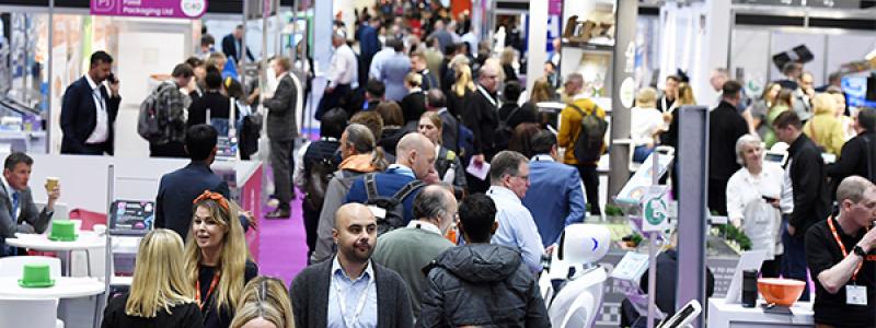 Stor uppslutning nyligen vid Packaging Innovations & Empack 2025. Presentationerna ägde rum under första dagen av Packaging Innovations & Empack 2025. Evenemanget förväntades sätta nya besöksrekord och befästa sin position som en av världens viktigaste mötesplatser för förpackningsindustrin. Foto: Packaging Innovations & Empack 2025