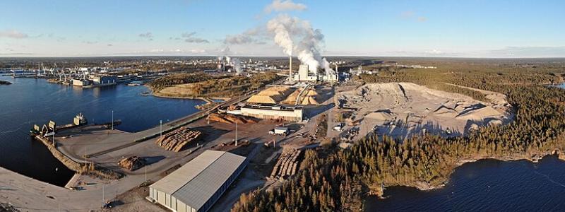 Metsä Fibres massafabrik i Raumo, Finland. Foto: Wikipedia Commons Lic. Kredit: Kallena