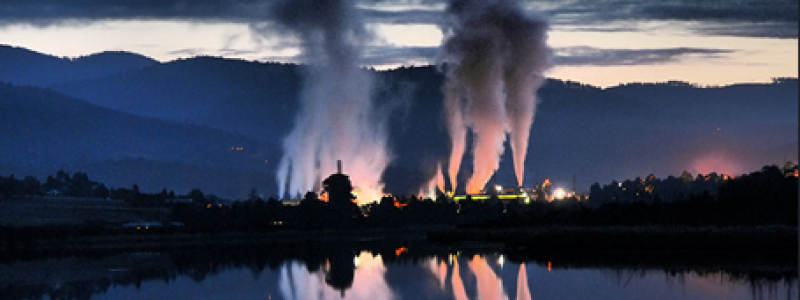Norske Skog Boyer vid floden Derwent. Photo:  Damien Naidoo-Smoky Reflecions/Wikimedia Commons