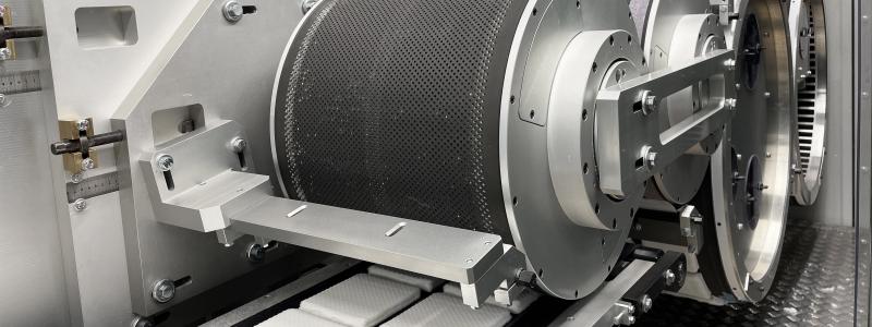 Yangis teknik bygger på en diskret produktionslogik där varje formad fiberkudde hanteras som en individuell enhet. Bild: Yangi