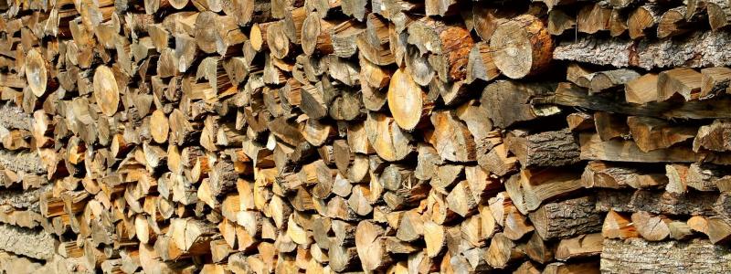 Den ökade träanvändningen drivs främst av industrin, där efterfrågan på träbaserade produkter fortsatt har stigit. Finland är en av Europas största exportörer av skogsprodukter, och sektorn har stor betydelse för landets ekonomi. Foto: Creative Commons Lic. Kredit: Vargazs