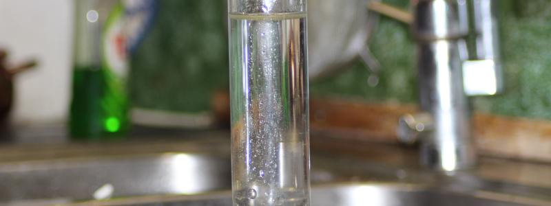 Kemira är ett finskt, globalt kemiföretag som servar kunder inom ”vattenintensiva branscher” som bladn annat massa och papper.