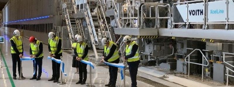 Invigningen av ombyggda PM6. Ombyggnaden möjliggör en produktionskapacitet på 750 000 ton högkvalitativ bestruken nyfiberkartong årligen – ett nytt rekord i Europa. Foto: Voith