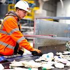 Återvinning av HDPE-mjölkflaskor vid Biffas anläggning i brittiska Redcar. Bolaget uppger att 10 miljarder flaskor har återvunnits sedan starten. Foto: Biffa