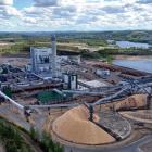 Om förstudien leder vidare till beslut om investering, kan det resultera i en helt ny fabrik i direkt anslutning till Metsä Groups (bild) befintliga bioproduktfabrik i Äänekoski. Foto: Metsä Group