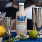 Locket har tagits fram i samarbete med Blue Ocean Closures, en svensk startup inom fiberbaserade förpackningar.  Bild: Absolut