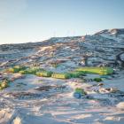 Numera sorterar personalen på Scott Base sina använda dryckeskartonger innan de samlas i särskilda behållare och transporteras vidare till Nya Zeeland. Foto: Anthony Powell