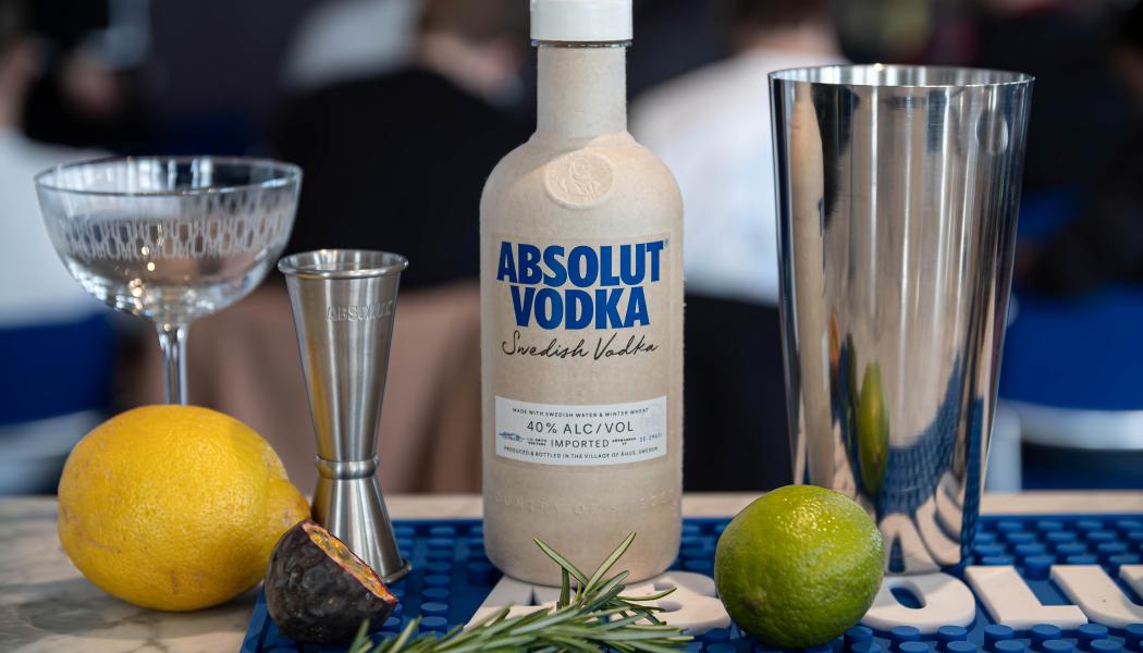 Locket har tagits fram i samarbete med Blue Ocean Closures, en svensk startup inom fiberbaserade förpackningar.  Bild: Absolut