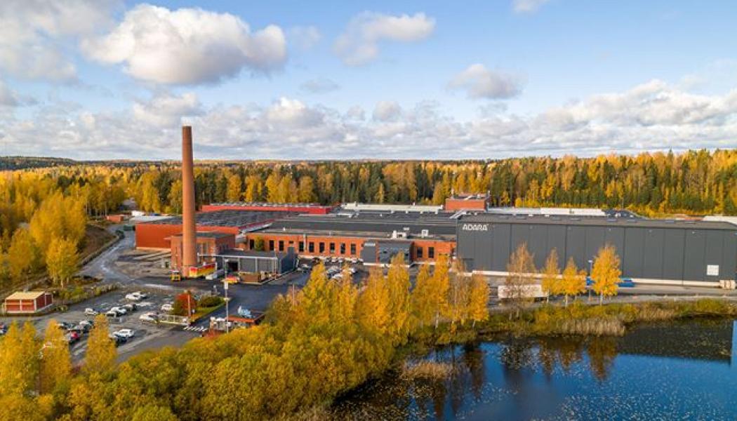 Adara Pakkaus Oy är en ledande finsk tillverkare av wellpapp och wellpappförpackningar. Företagets fabrik i Valkeakoski har en historia som sträcker sig tillbaka till år 1933. Foto: Adara Pakkaus Oy