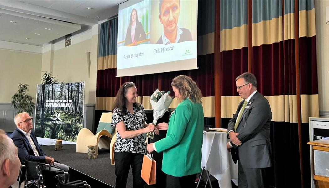 Vid stämman tackades Nordic Papers vd Anita Sjölander för sina insatser i Paper Province styrelse. Foto: Paper Province