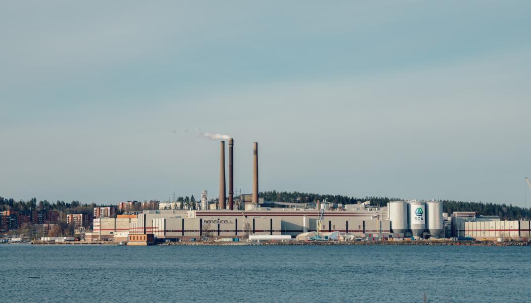 Renewcell startar upp sin första kommersiella produktionsanläggning av cirkulär dissolvingmassa i SCA:s massabruk Ortviken, som ligger utanför Sundsvall. Foto: Alexander Donka/Renewcell