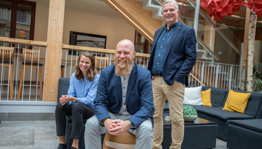 Från vänster: Malin Kullström, Innovation Lead på Sweco, Sverker Svärdby, grundare av Sleipner Robotics och Pelle Berglund, affärsutvecklare på BizMaker. Foto: BizMaker