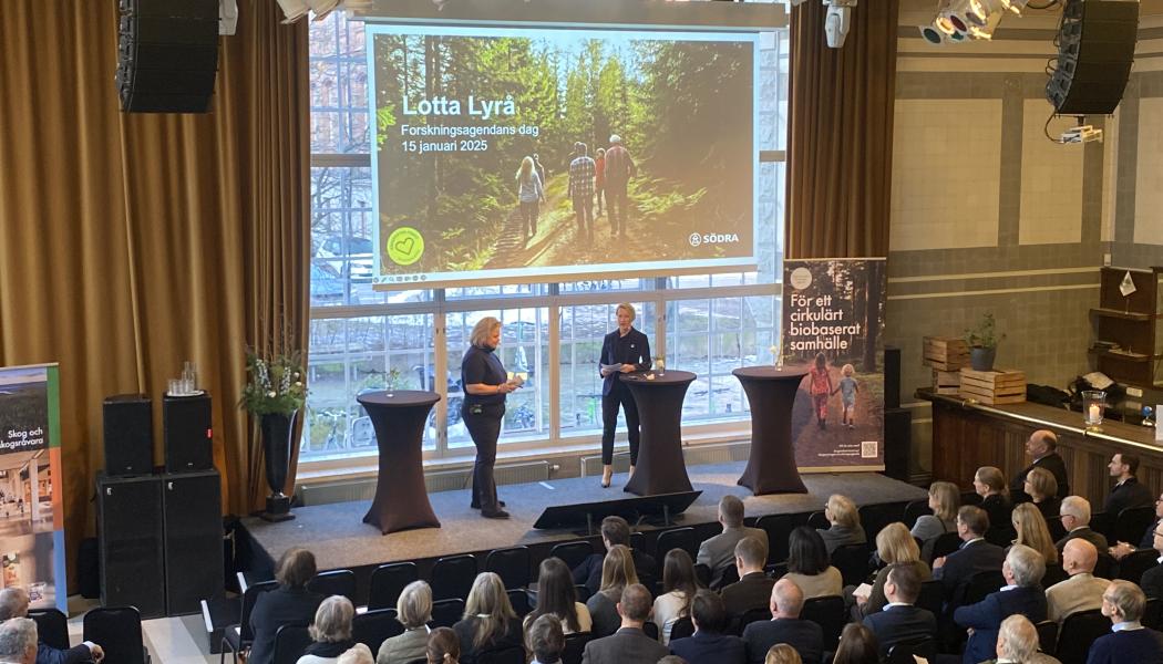 Lotta Lyrå, t.v., vd på Södra, och t.h. Viveka Beckeman, vd på Skogsindustrierna. Foto: Simon Matthis 