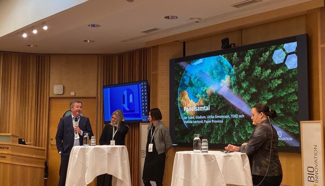 Panelsamtal med f.v. Jan Svärd, BioInnovation, Ulrika Simonsson, TEKO och Matilda Iverlund, Paper Province. Foto: Simon Matthis