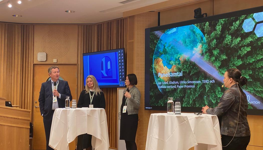Panelsamtal med f.v. Jan Svärd, BioInnovation, Ulrika Simonsson, TEKO och Matilda Iverlund, Paper Province. Foto: Simon Matthis