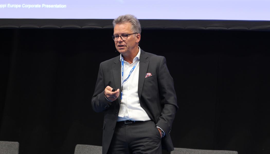 René Koehler från Sappi Europe berättade om deras fokus på funktionella papper och nya nav för innovativa funktionella papper som byggs i ett bruk i Tyskland (Alfeld) just nu. Foto: Simon Matthis 