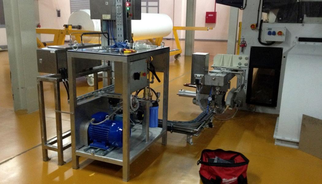 Kari Urholm, GL&V (left) and Jonas Schmachtl, Arctic Paper Munkedals AB: “Munkedals purchased the first DualXcluder® protection screen in 2015 and a second one in spring 2017. Munkedals now uses protection screen to remove baling wires on the stock lines of both of their paper machines.”