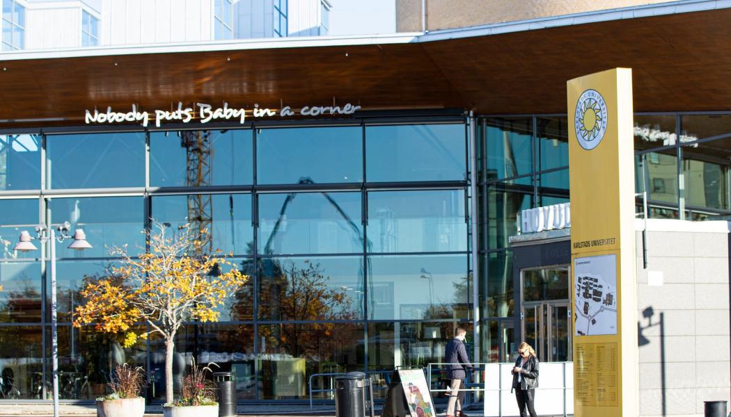 Karlstads universitet driver Pro2BE - Processer och Produkter för en cirkulär bioekonomi - som är en ledande forskningsmiljö inom skogsbaserad bioekonomi. Drygt 30 forskare och doktorander är inriktade på skogsindustriell forskning kopplat till cirkulär bioekonomi, och arbetar med olika forskningsprojekt.
Fotocred: Karlstads universitet
