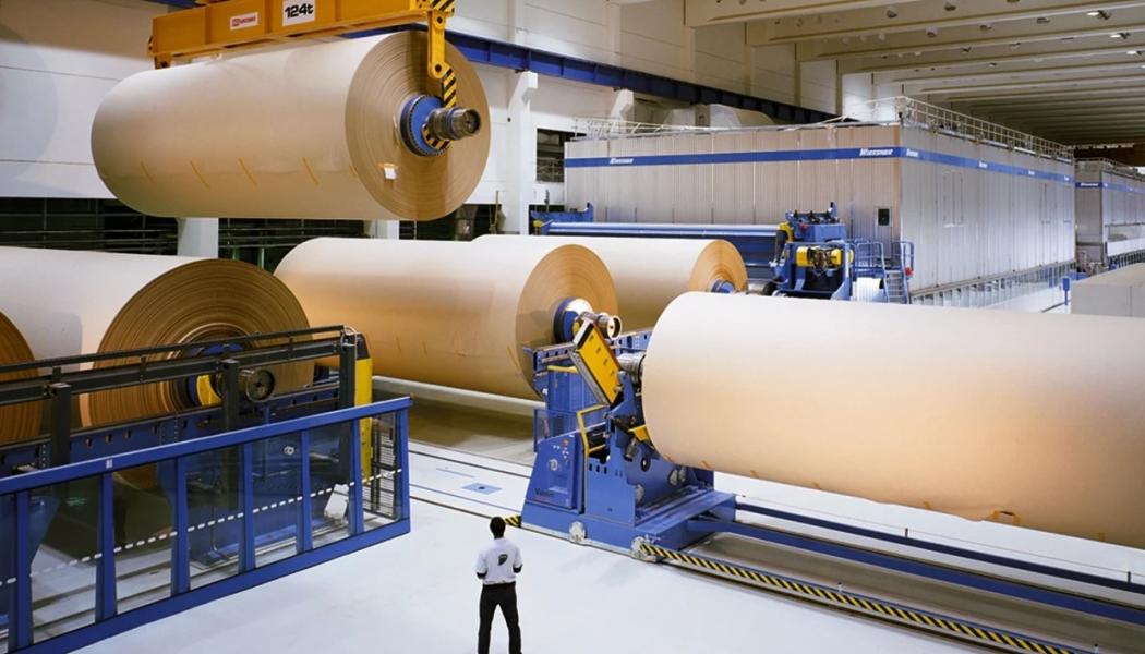 I början av 2024, såg det fortfarande ljust ut för företaget. En ny pappersmaskin skulle köpas in och planer på investeringar på femhundra miljoner euro i fabriken i Nidda offentliggjordes. Nya anställda rekryterades, och fem lärlingar började sin utbildning i augusti. Men bara kort därefter vände utvecklingen. Företaget står nu inför konkurs, och över 200 anställdas jobb är i fara. Foto: ISHPaper GmbH och Spezialpapierfabrik Ober-Schmitten GmbH 