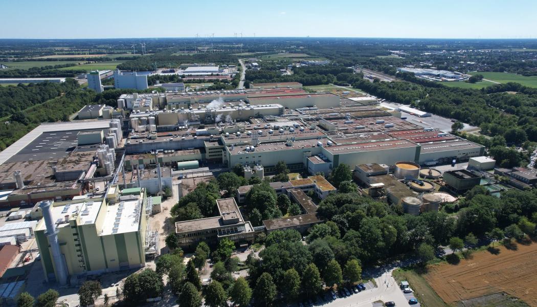 UPM Nordlands fabrik i Dörpen i delstaten Niedersachsen är Europas största pappersfabrik. Det mycket effektiva kraftvärmeverket på åttiofyra megawatt, som drivs med naturgas, är även konstruerat för att kunna drivas med vätgas – ett bränsle som bedöms få en viktig roll i Tysklands långsiktiga omställning till renare energi. Foto: UPM