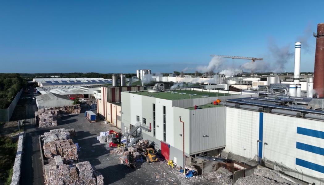 Bildtext:
Pappers- och kartongbruket i Varel i Niedersachsen får statligt stöd för investeringar i värmepumpar och värmelagring för minskade utsläpp. foto: Varel