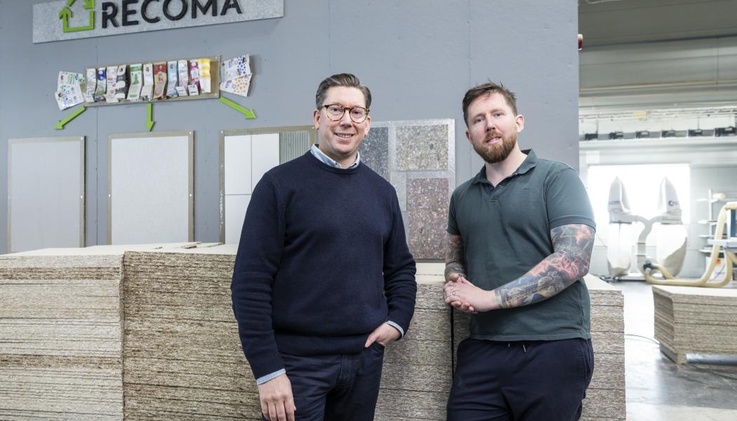 Gustav Askman, Sustainability Manager Nordics på Tetra Pak (vänster) och Max Rosengren, VD på Recoma (höger). Foto: Recoma