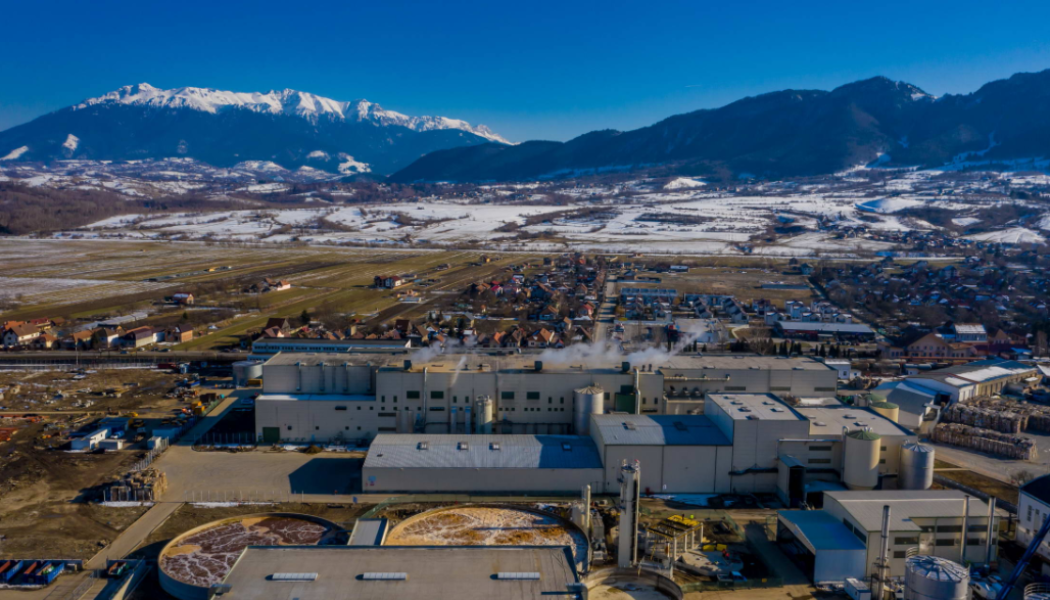 Flygfoto över pappersbruket Zărnești. Bild: DS Smith