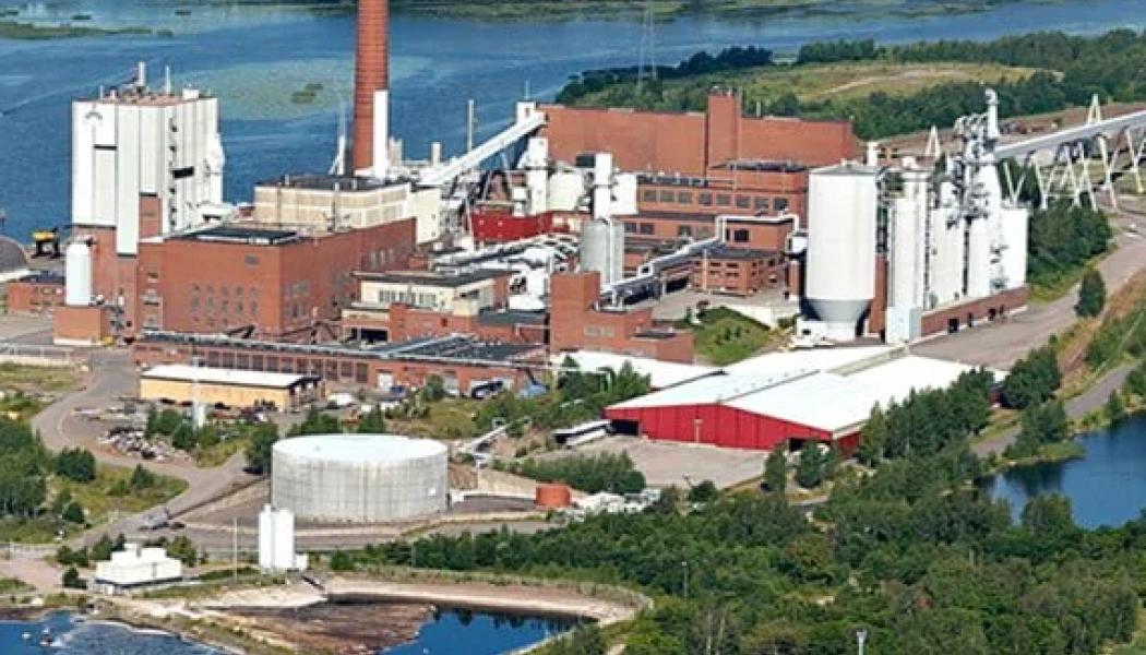 Sunila bruk i Kotka i södra Finland producerar barrvedsmassa, lignin, tallolja och terpentin. Foto: Stora Enso