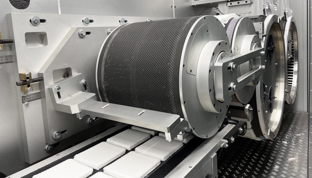 Yangis teknik bygger på en diskret produktionslogik där varje formad fiberkudde hanteras som en individuell enhet. Bild: Yangi