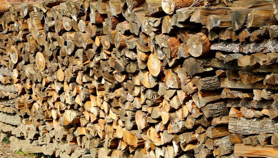 Den ökade träanvändningen drivs främst av industrin, där efterfrågan på träbaserade produkter fortsatt har stigit. Finland är en av Europas största exportörer av skogsprodukter, och sektorn har stor betydelse för landets ekonomi. Foto: Creative Commons Lic. Kredit: Vargazs