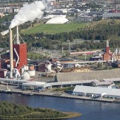 Stora Ensos anläggning i Uleåborg. Utsläppen av näringsämnen och termisk belastning till Uleåborg-flodens estuarium kommer enligt företaget att inte öka. Foto: Stora Enso